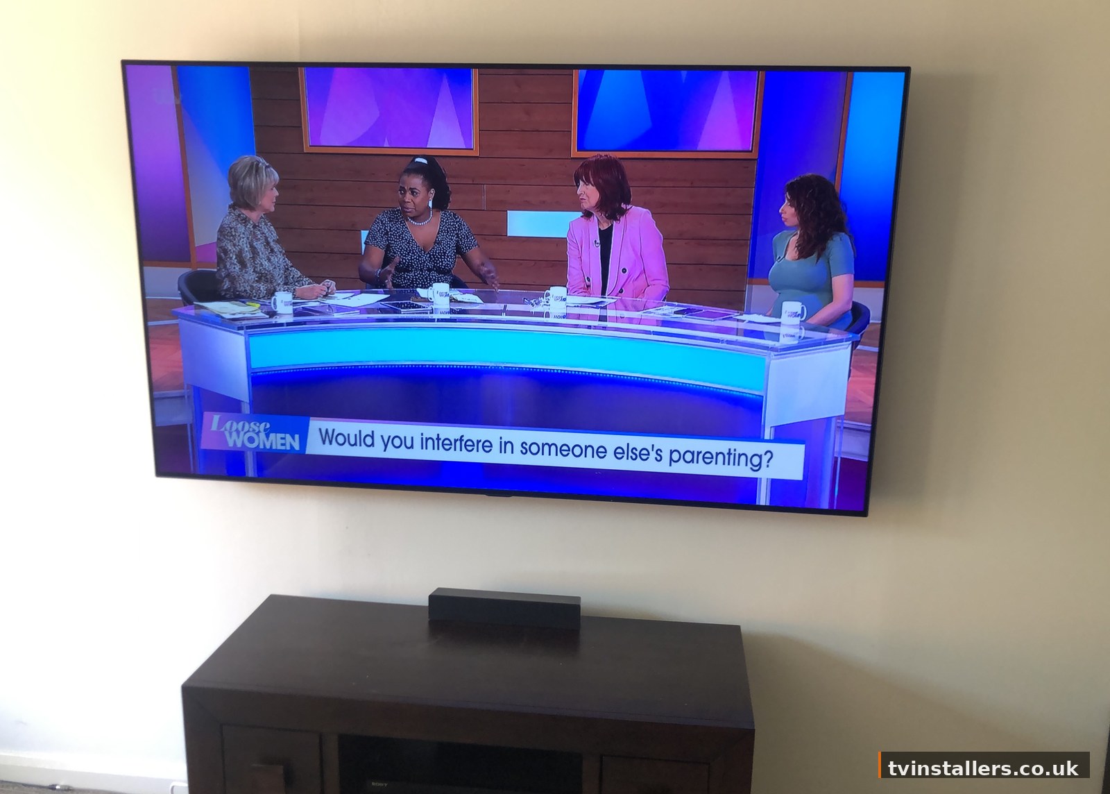 TV wall mounting installation Dunfermline